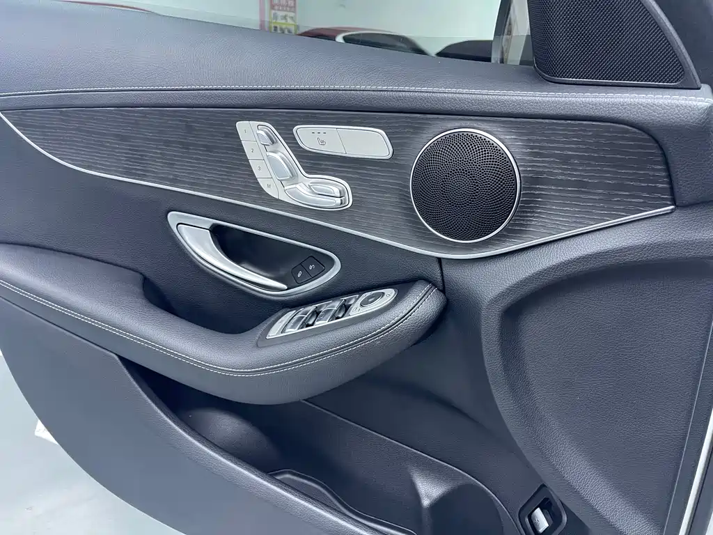 Mercedes-Benz C-Class 2021