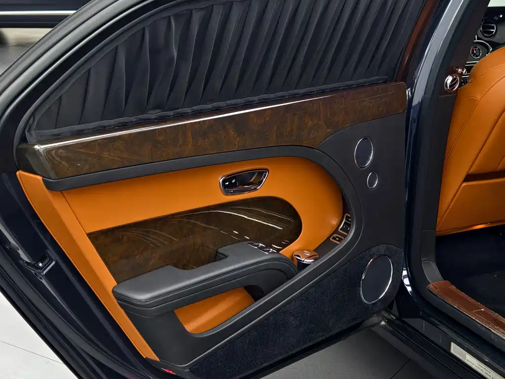 Bentley Mulsanne 2019 — фото 11
