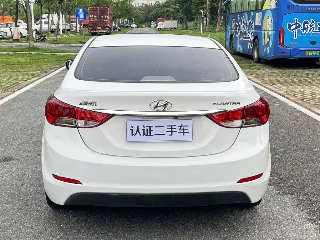 Hyundai Elantra Langdong 2015 — фото 18