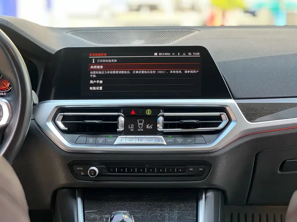 BMW 3 Series 2019 — фото 14