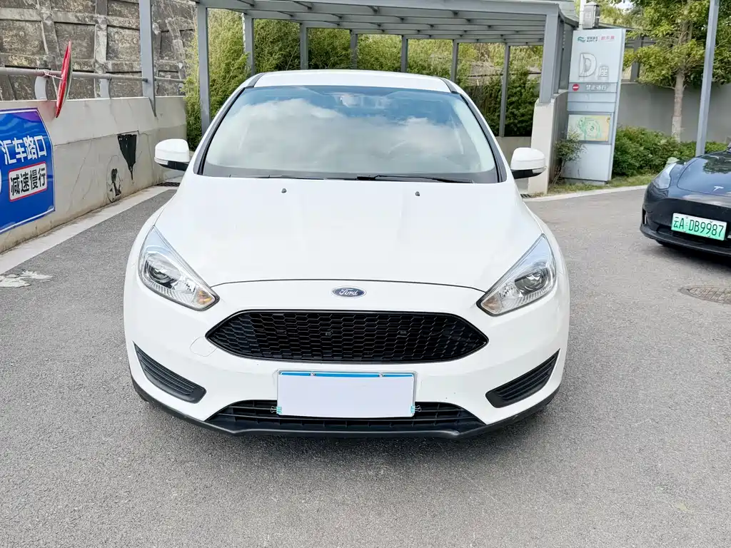 Ford Focus 2018 — фото 2