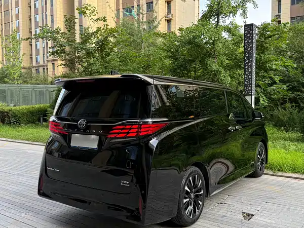 Toyota Alphard 2023