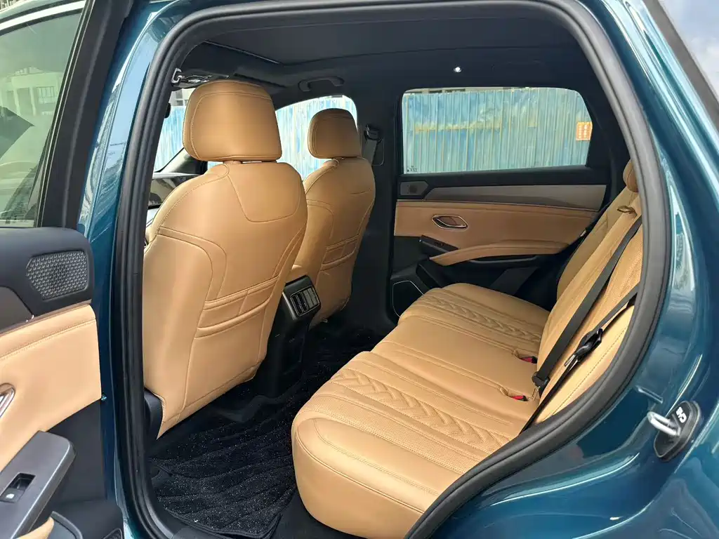 BYD L DM-i 2025 — фото 6