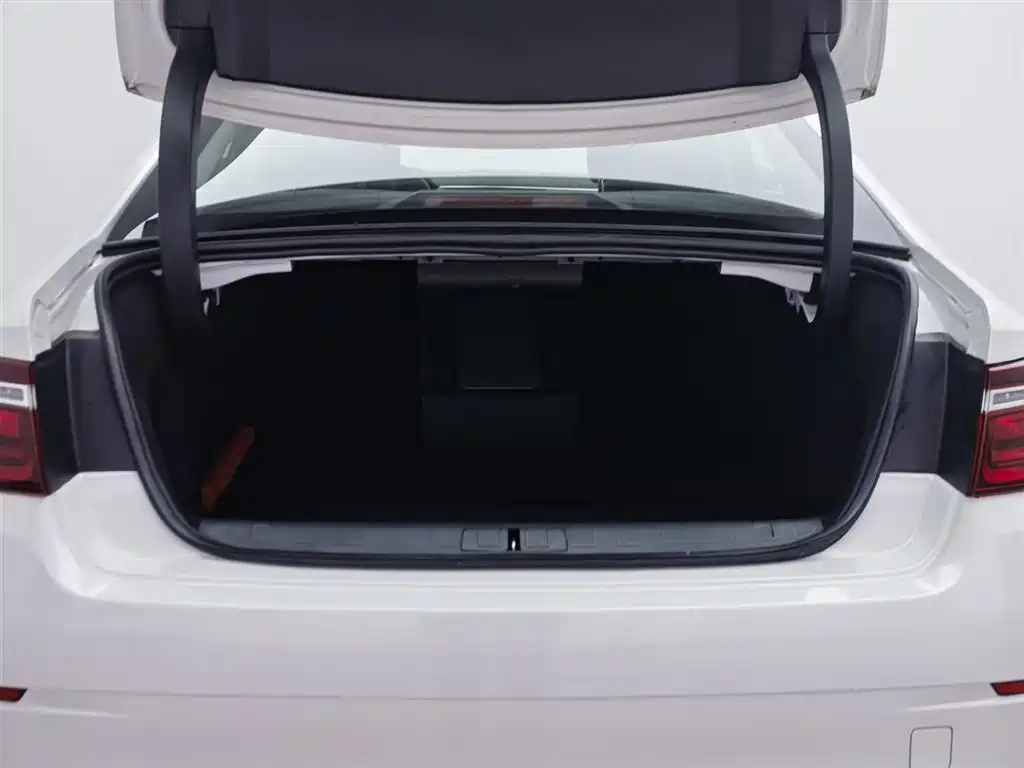 Citroen C6 2023 — фото 16