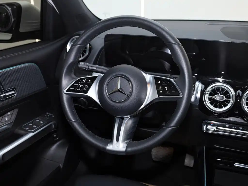 Mercedes-Benz GLB 2023 — фото 30