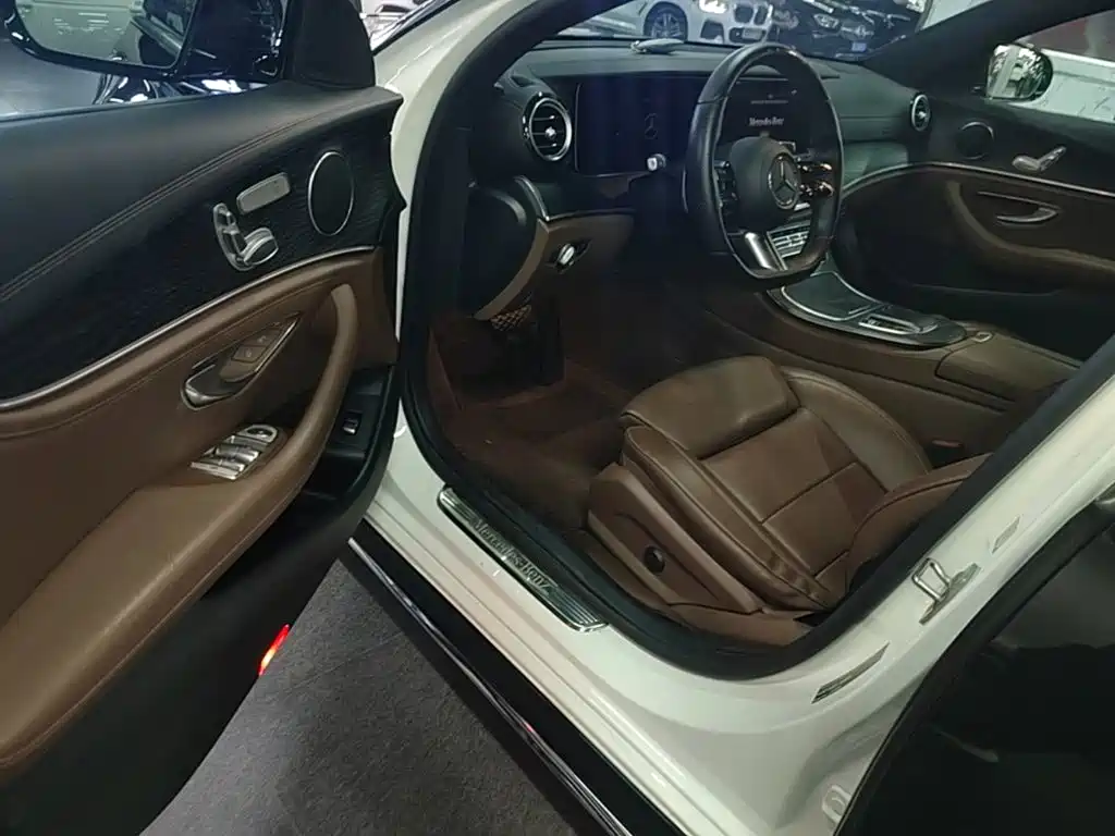 Mercedes-Benz E-Class 2021 — фото 16