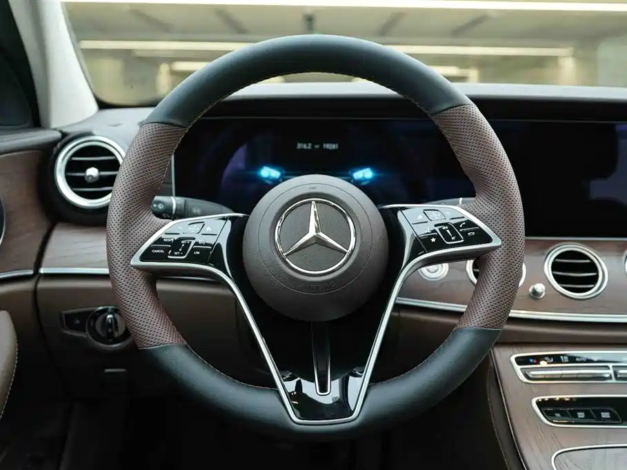 Mercedes-Benz E-Class 2023 — фото 16