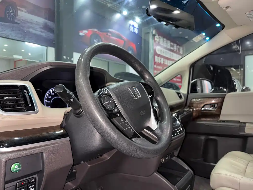 Honda Odyssey 2017 — фото 12