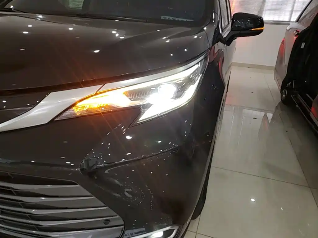 Toyota Sienna 2022 — фото 24