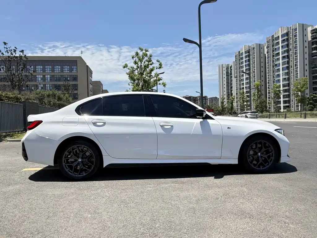 BMW 3 Series 2025 — фото 17