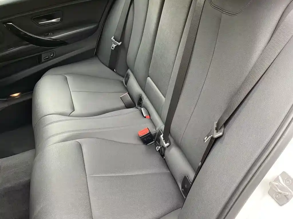 BMW 3 Series 2017 — фото 16