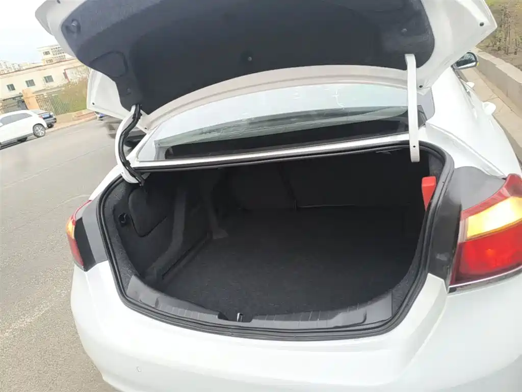 Chevrolet Cruze 2015 — фото 19