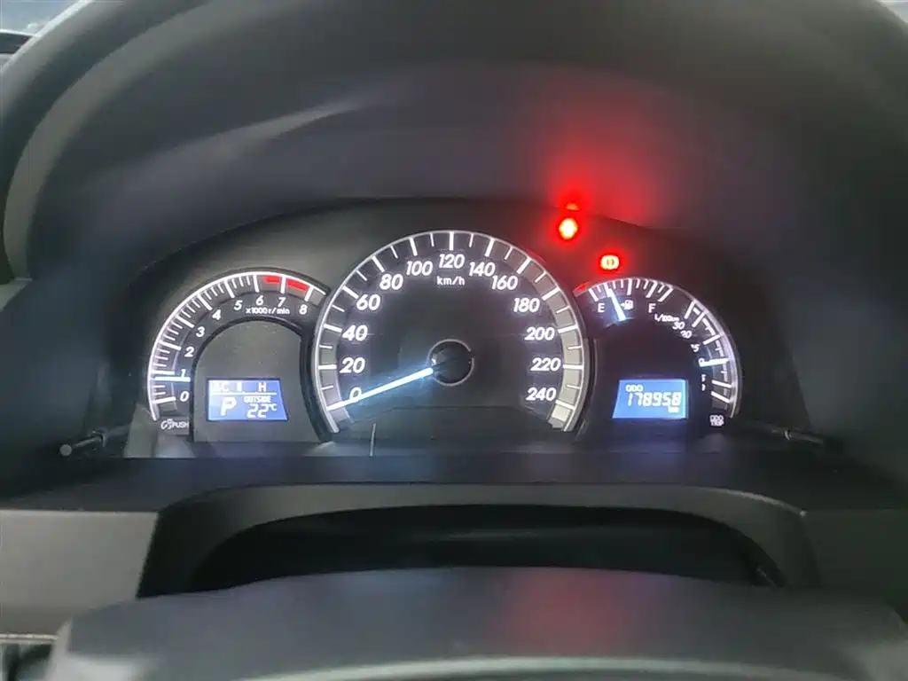 Toyota Camry 2014 — фото 12
