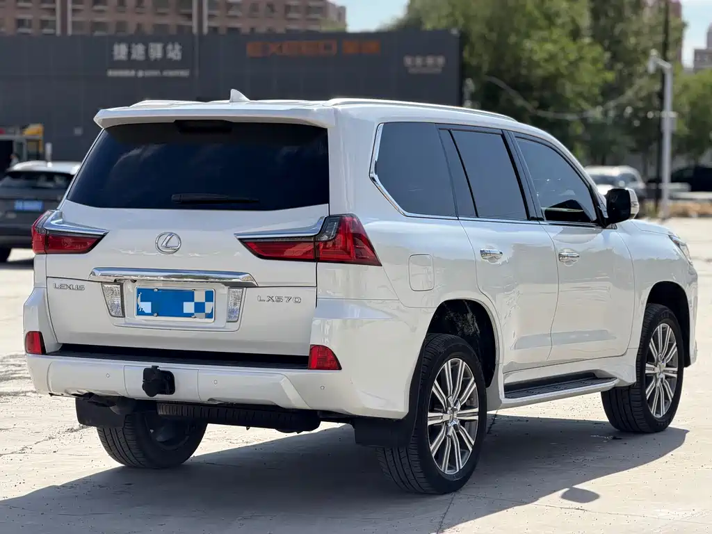 Lexus LX 2017