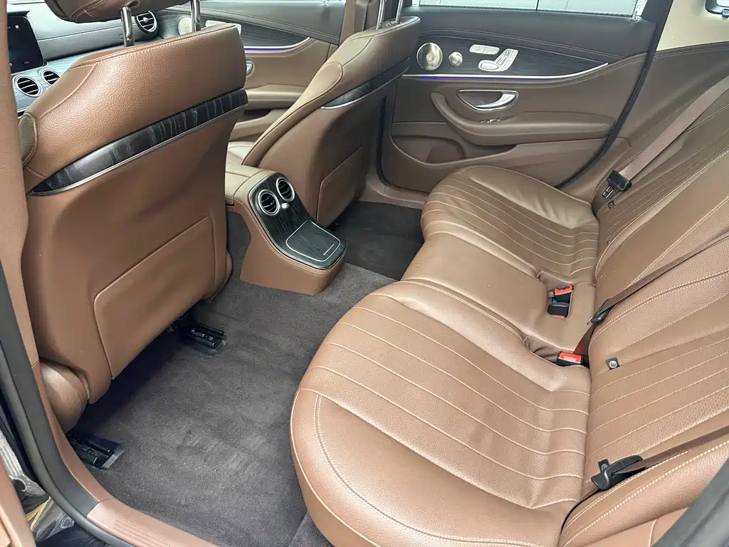 Mercedes-Benz E-Class 2023 — фото 11