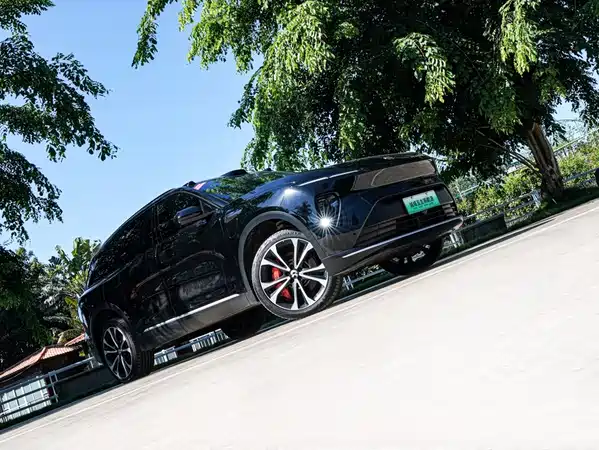 NIO ES8 2024