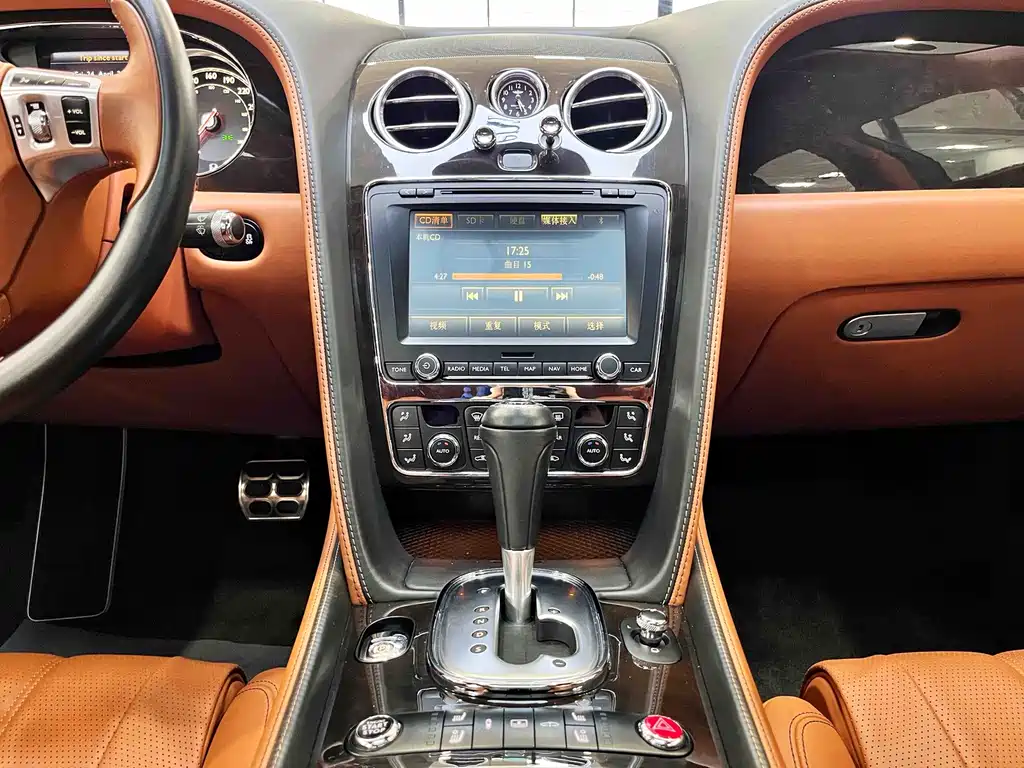 Bentley Flying Spur 2015 — фото 13