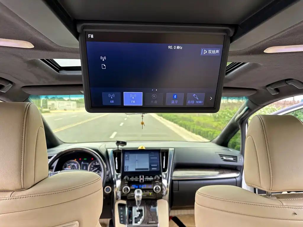 Toyota Alphard 2020 — фото 24