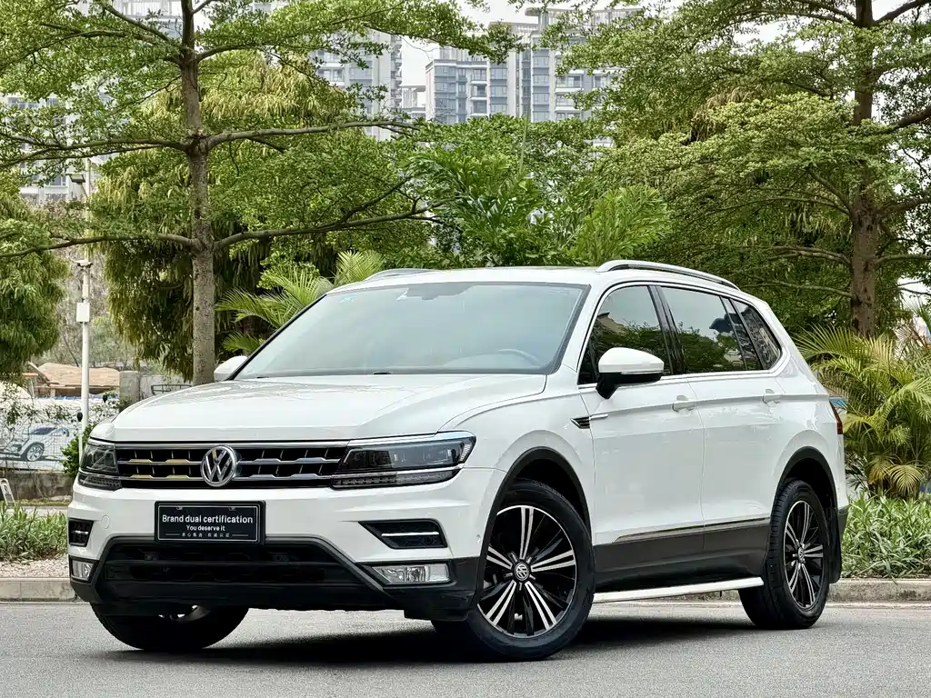 Volkswagen Tiguan L 2017 — фото 1