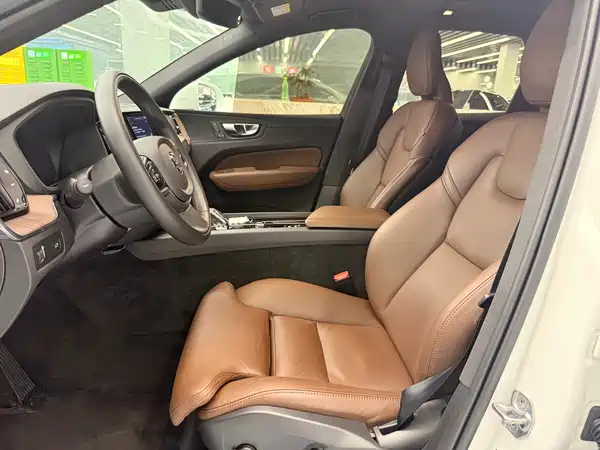 Volvo XC60 2022