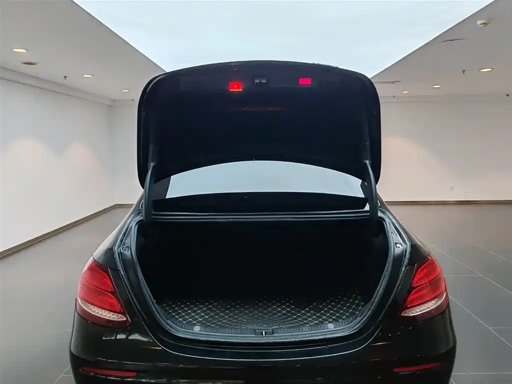 Mercedes-Benz E-Class 2016 — фото 11