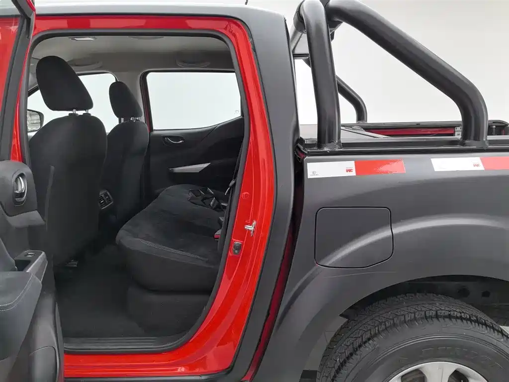 Nissan Navara 2018 — фото 15