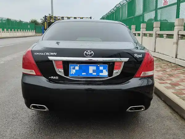 Toyota Crown 2011
