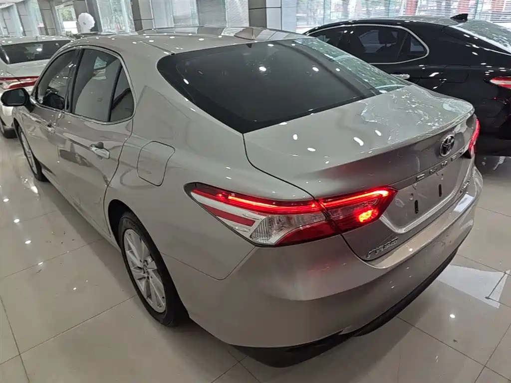 Toyota Camry 2021 — фото 5