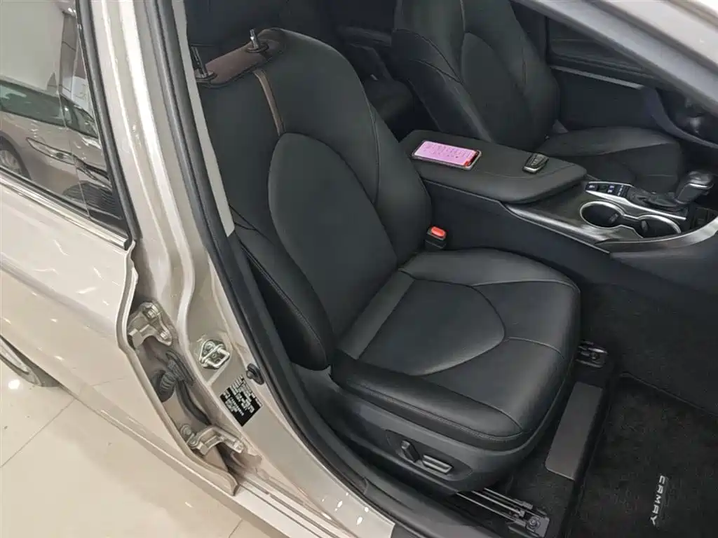 Toyota Camry 2021 — фото 25