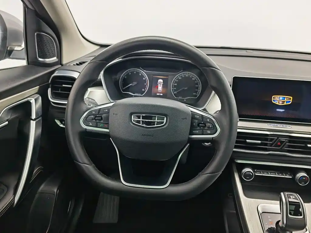 Geely Binyue 2019 — фото 11