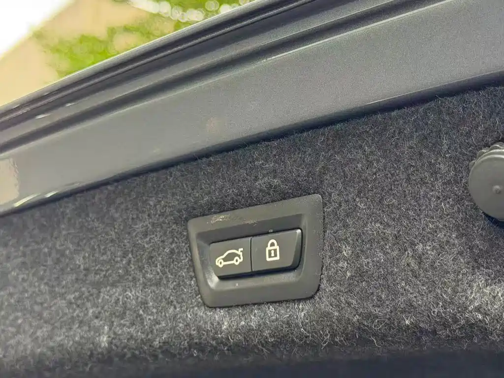 BMW 5 Series 2022 — фото 10