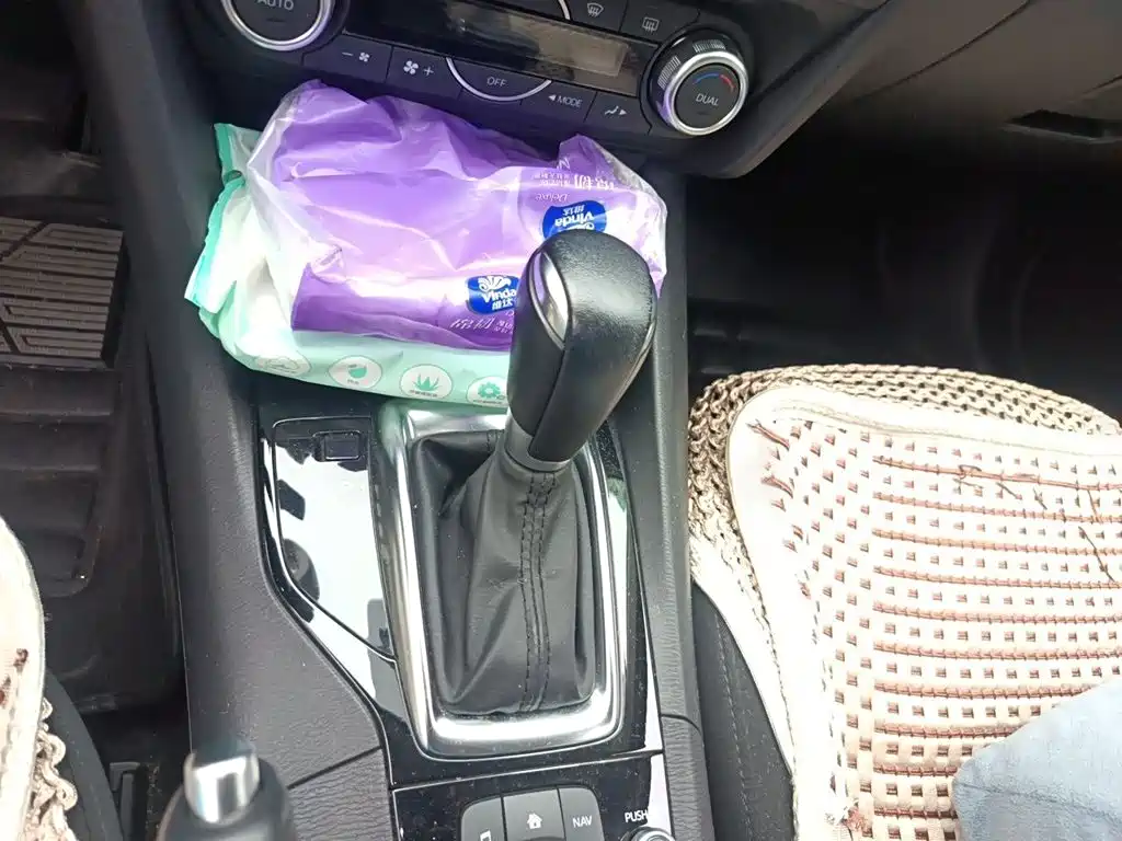 Mazda 3 Axela 2015