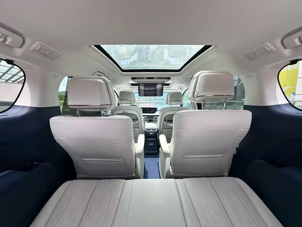 Buick GL8 New Energy 2024 — фото 13