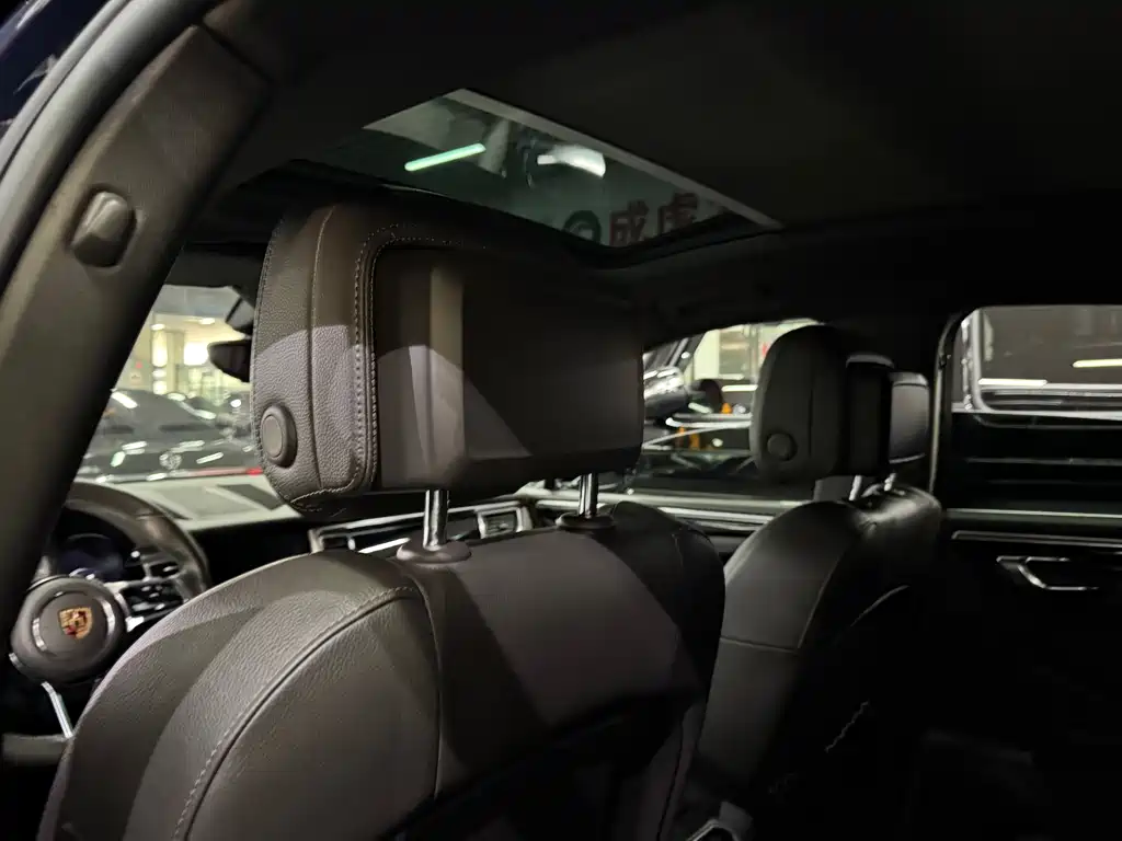 Porsche Macan 2017 — фото 11
