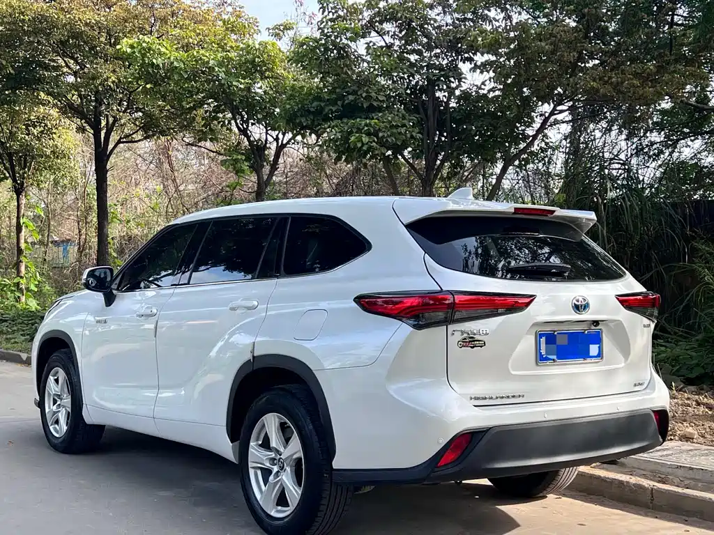 Toyota Highlander 2022 — фото 12