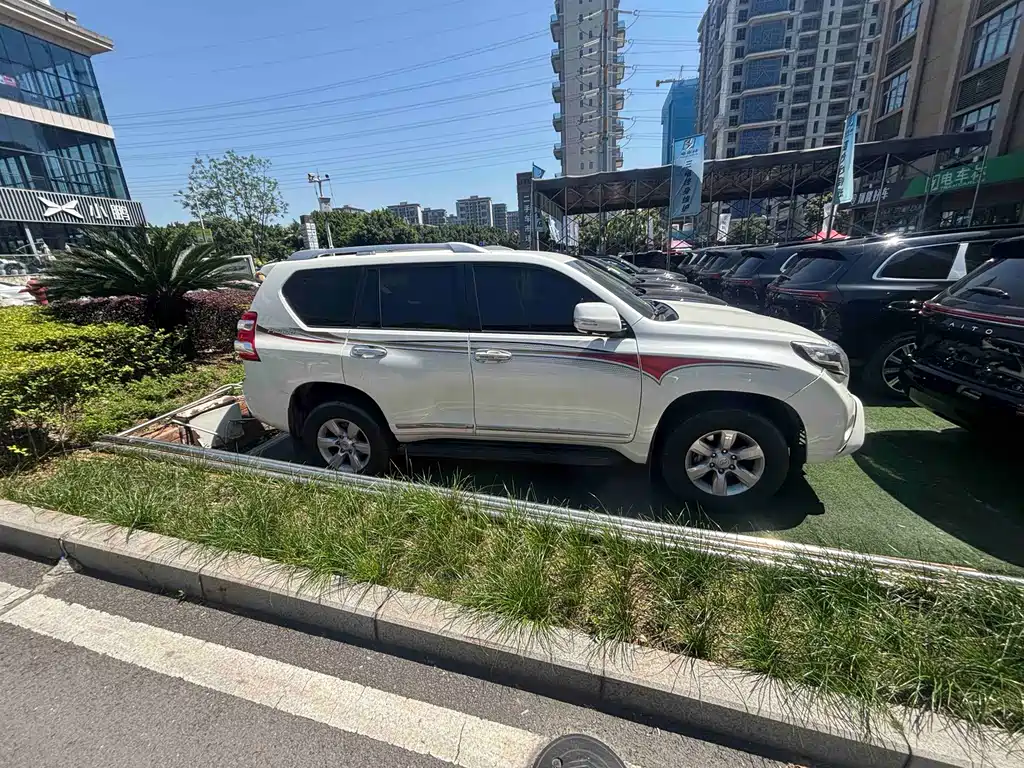 Toyota Prado 2016 — фото 4