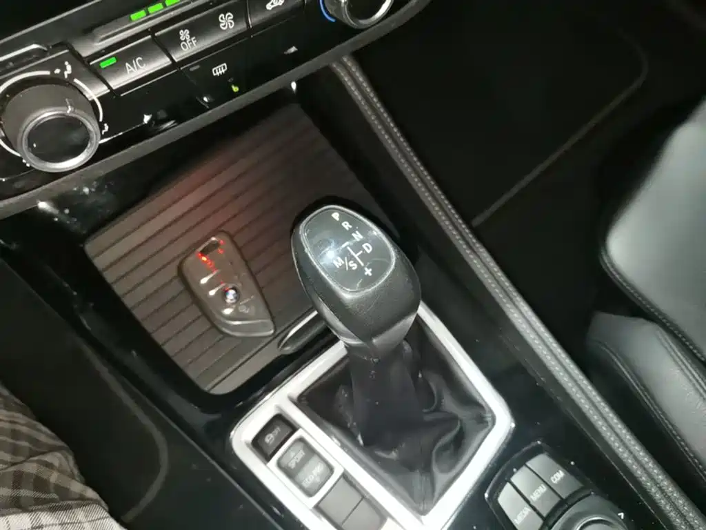 BMW 1 Series 2018 — фото 14