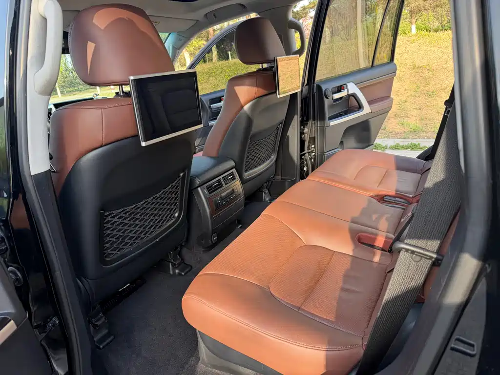 Toyota Land Cruiser 2020 — фото 21