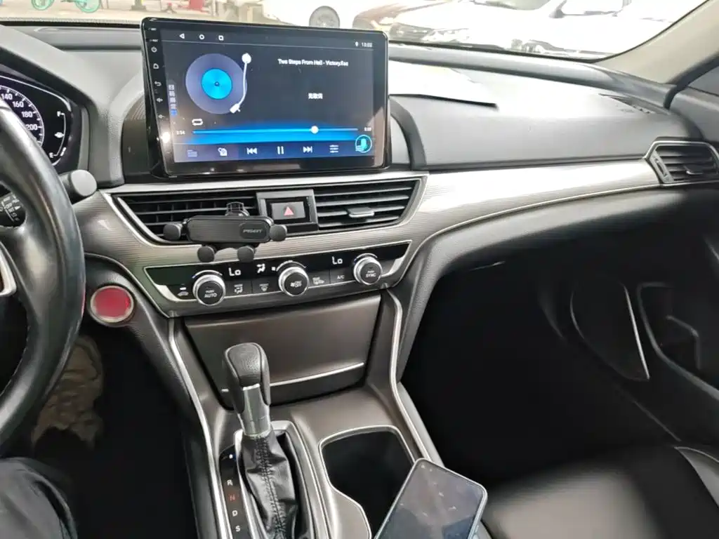 Honda Accord 2020 — фото 10