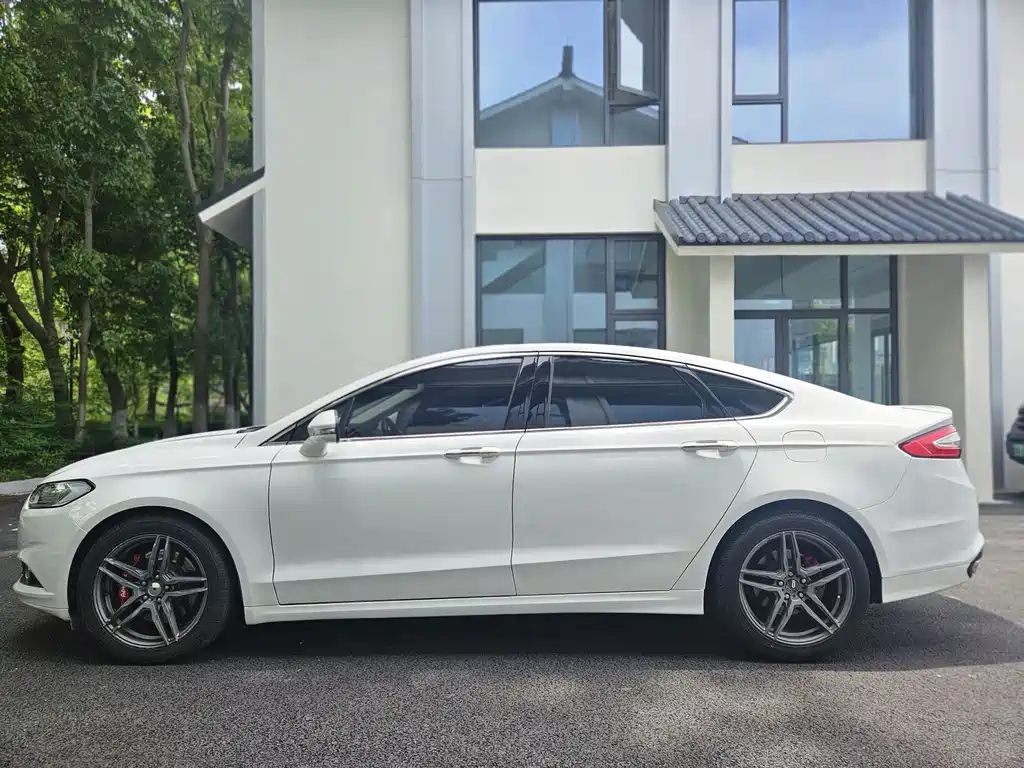 Ford Mondeo 2016 — фото 17