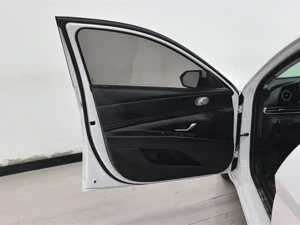 Hyundai Elantra 2025