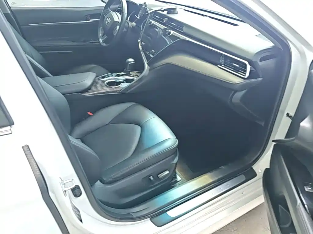 Toyota Camry 2021 — фото 11