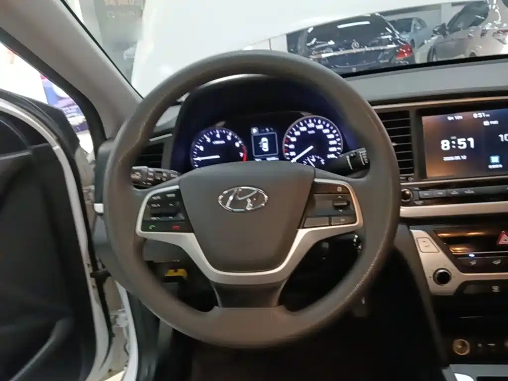 Hyundai Elantra 2019 — фото 11