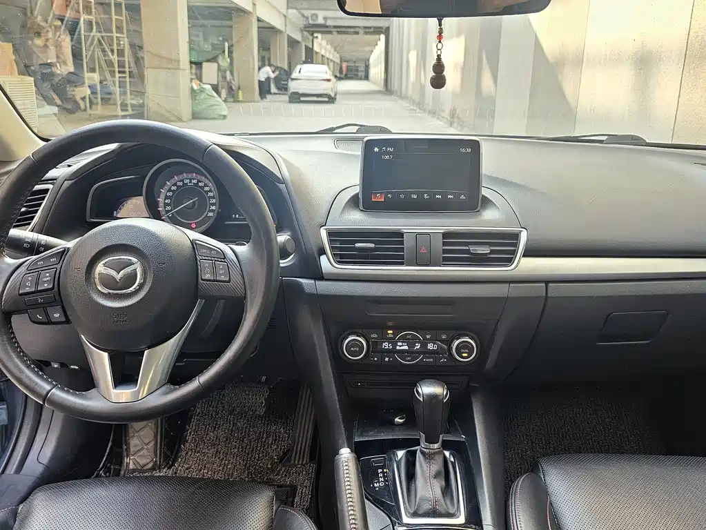 Mazda 3 Axela 2015 — фото 5