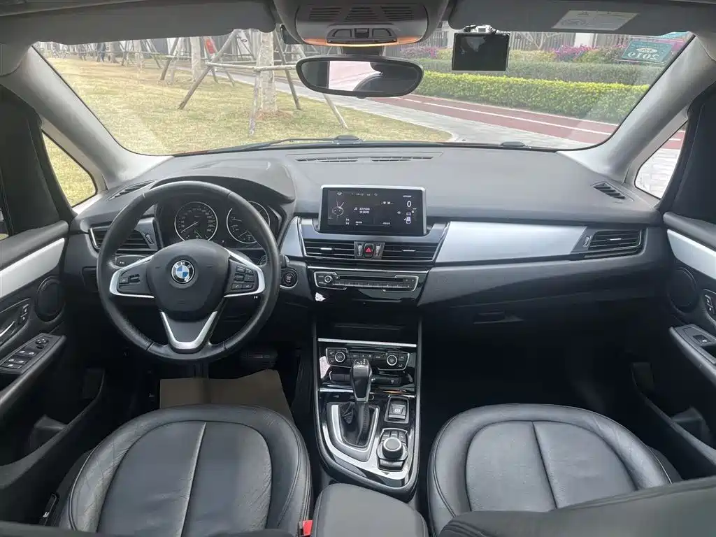 BMW 2 Series Active Tourer 2017 — фото 7