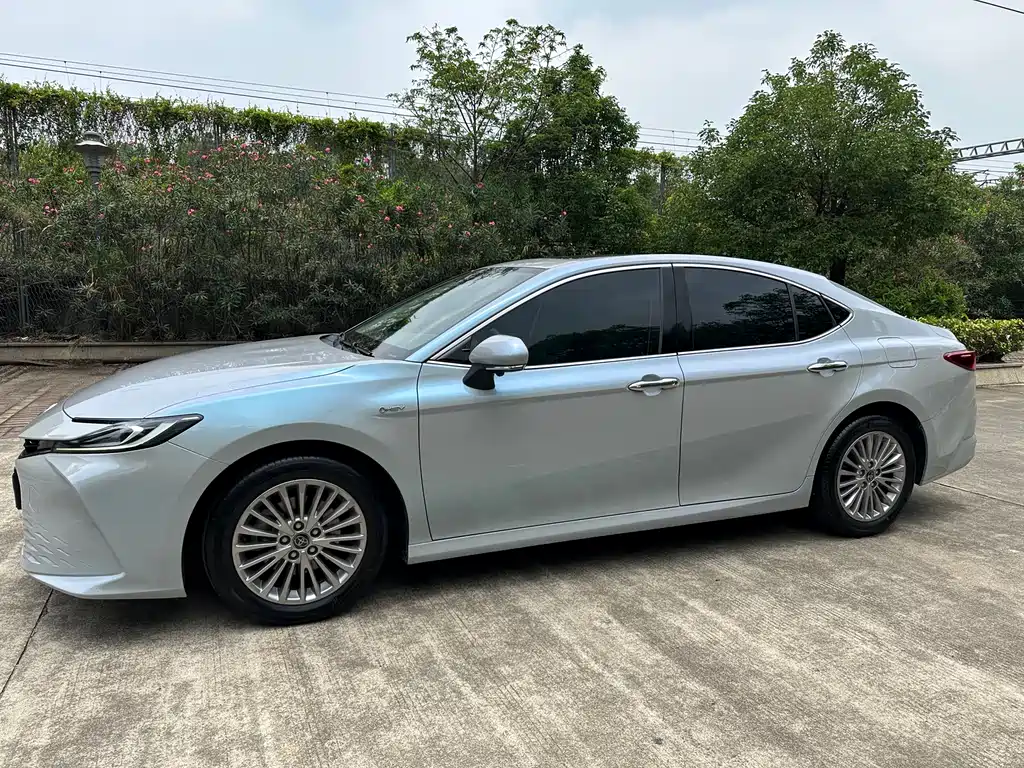 Toyota Camry 2024 — фото 10
