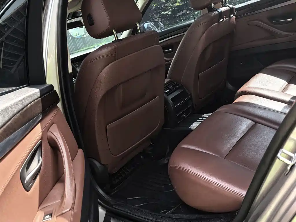 BMW 5 Series 2016 — фото 10
