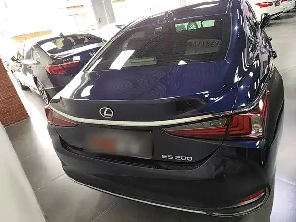 Lexus ES 2020
