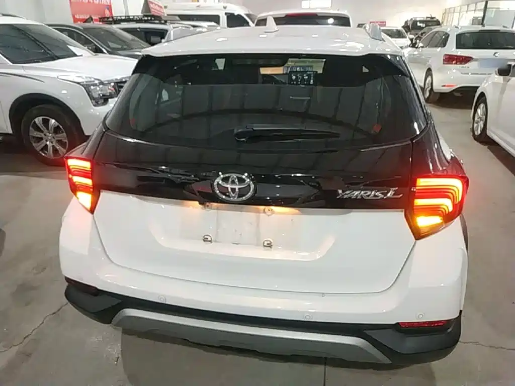 Toyota Yaris L 2021 — фото 6