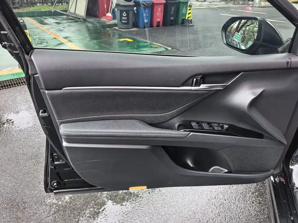 Toyota Camry 2022 — фото 14